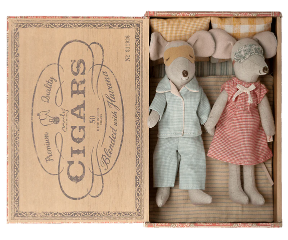 Mum & Dad Mice in Cigar Box