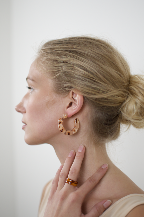 Kate Hoops in Blush Tortoise