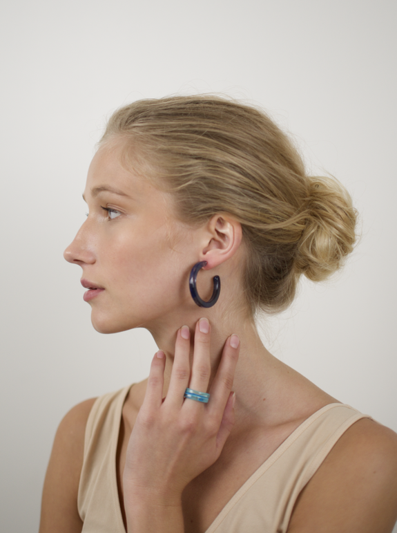 Midi Hoops in Blue Tortoise
